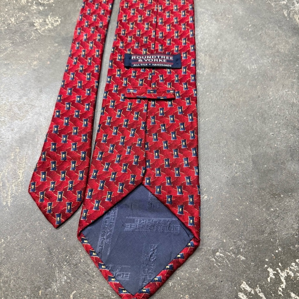 Vintage Roundtree & Yorke 100% Silk Tie Hand Sewn USA Geometric Preppy - Picture 4 of 9